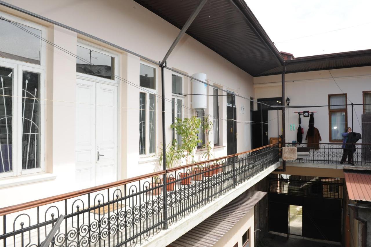 Apartment On Prospekt Mira 71 Suhumi Exterior foto
