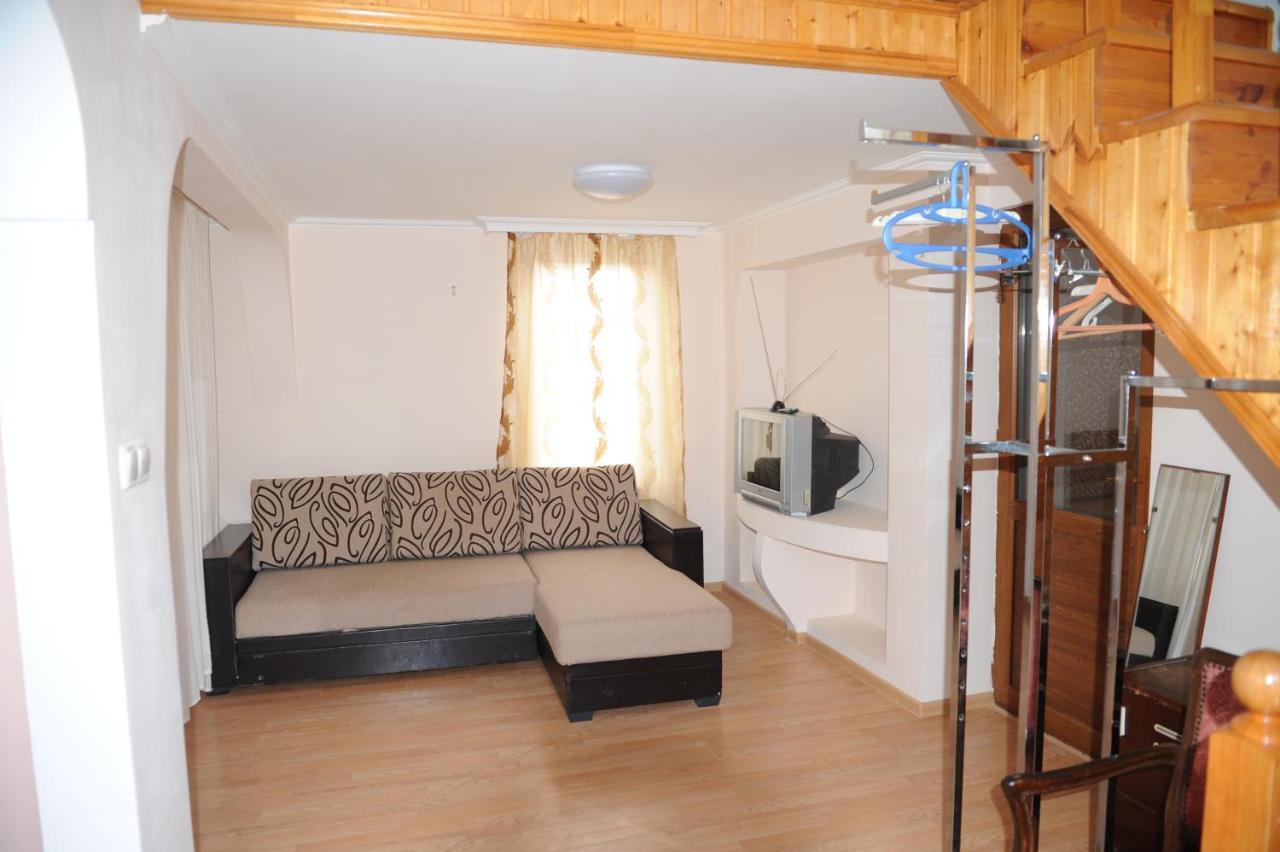 Apartment On Prospekt Mira 71 Suhumi Exterior foto